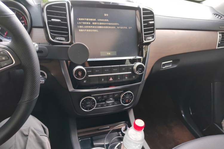 Used BAIC Off-Road BJ90 2021 4.0T Prestige Edition Audio And AC Panel