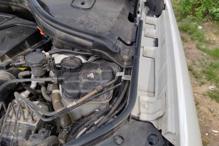 Used BAIC Off-Road BJ90 2021 4.0T Prestige Edition Engine Bay Left