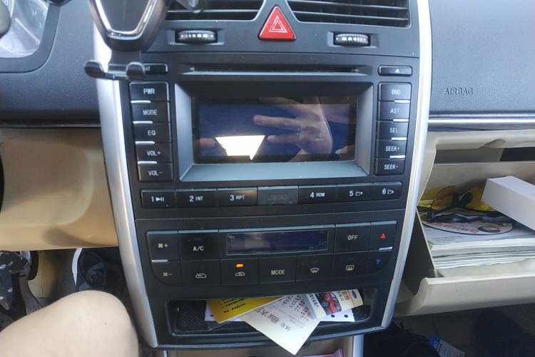 Used BAIC Off-Road E Series 2012 Hatchback 1.3L Manual Liking Edition Audio And AC Panel