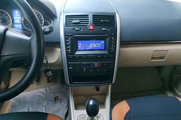 Used BAIC Off-Road E Series 2012 Hatchback 1.3L Manual Liking Edition Audio And AC Panel