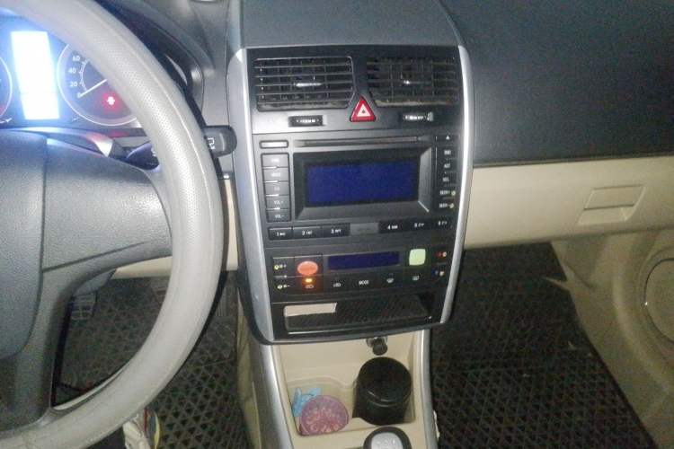 Used BAIC Off-Road E Series 2012 Hatchback 1.3L Manual Liking Edition Audio And AC Panel