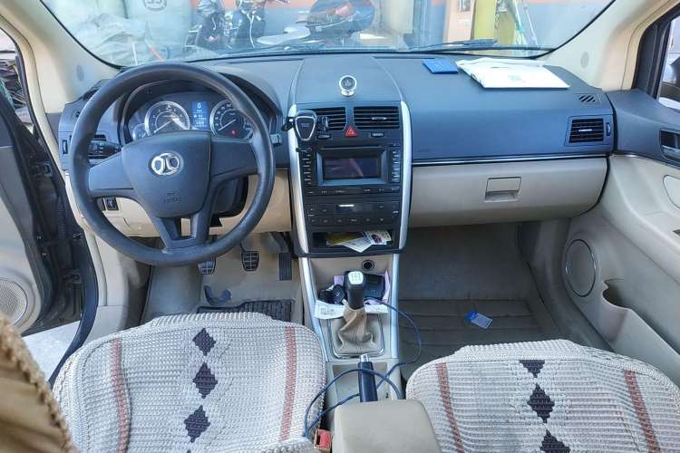 Used BAIC Off-Road E Series 2012 Hatchback 1.3L Manual Liking Edition Center Console
