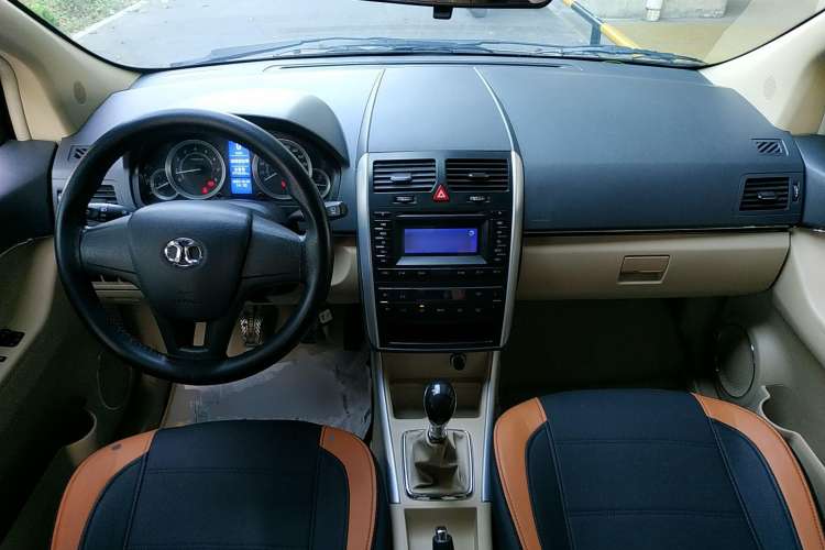 Used BAIC Off-Road E Series 2012 Hatchback 1.3L Manual Liking Edition Center Console