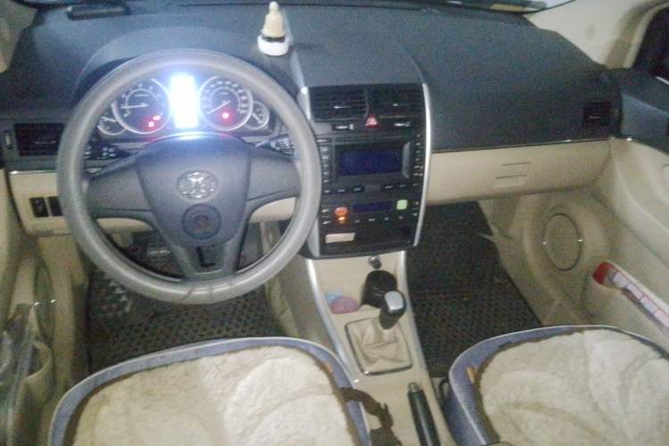 Used BAIC Off-Road E Series 2012 Hatchback 1.3L Manual Liking Edition Center Console