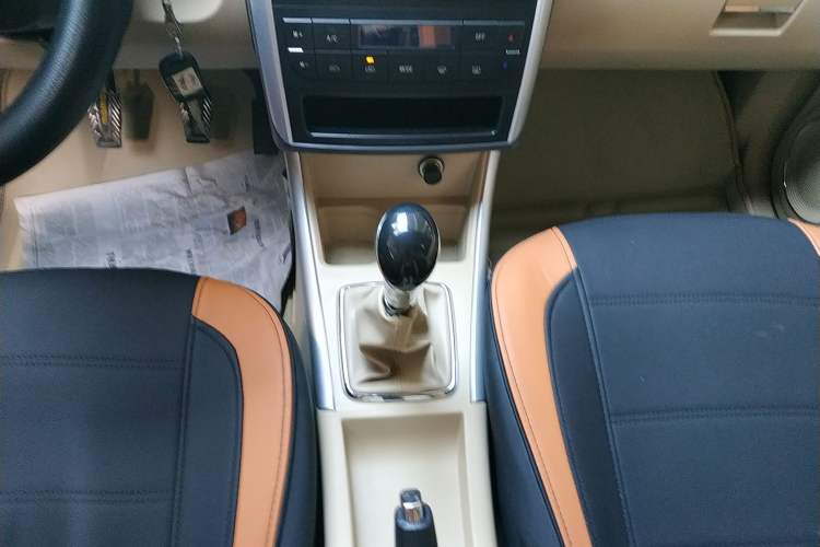 Used BAIC Off-Road E Series 2012 Hatchback 1.3L Manual Liking Edition Gear Lever