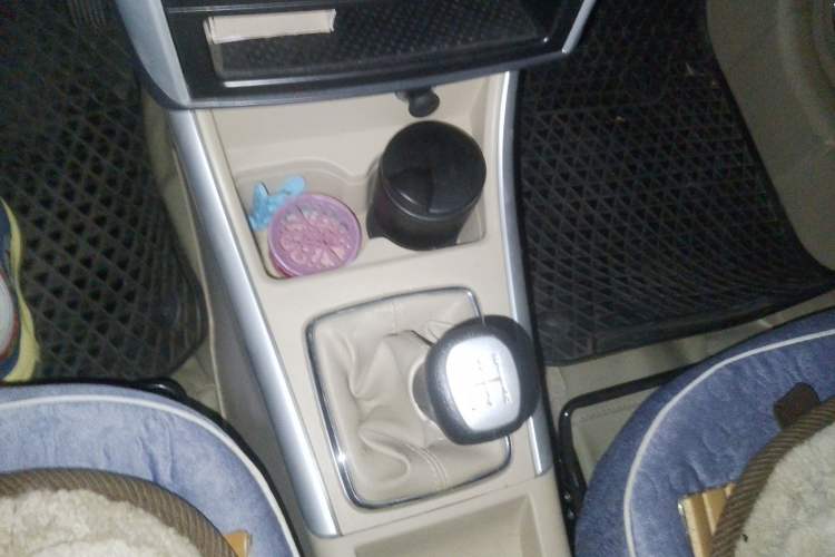 Used BAIC Off-Road E Series 2012 Hatchback 1.3L Manual Liking Edition Gear Lever