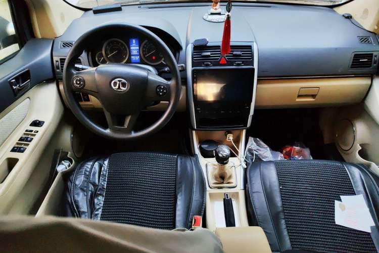 Used BAIC Off-Road E Series 2012 Hatchback 1.3L Manual Liking Edition Center Console