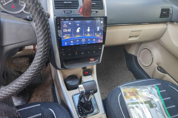 Used BAIC Off-Road E Series 2012 Hatchback 1.5L Automatic Leshang Version Audio And AC Panel