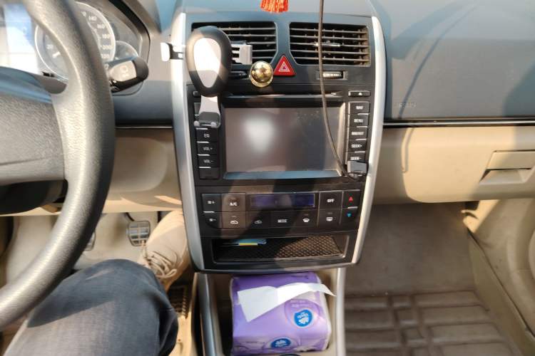 Used BAIC Off-Road E Series 2012 Hatchback 1.5L Manual Leshang Version Audio And AC Panel