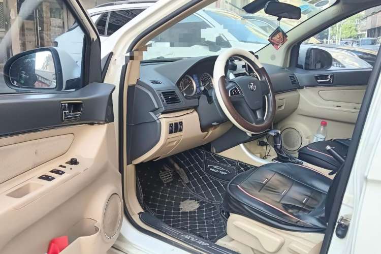 Used BAIC Off-Road E Series 2012 Hatchback 1.5L Automatic Leshang Version Driver Seat