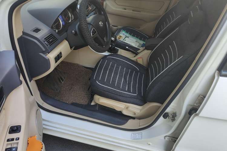 Used BAIC Off-Road E Series 2012 Hatchback 1.5L Automatic Leshang Version Driver Seat