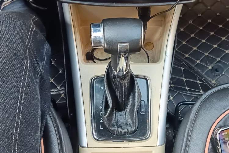 Used BAIC Off-Road E Series 2012 Hatchback 1.5L Automatic Leshang Version Gear Lever
