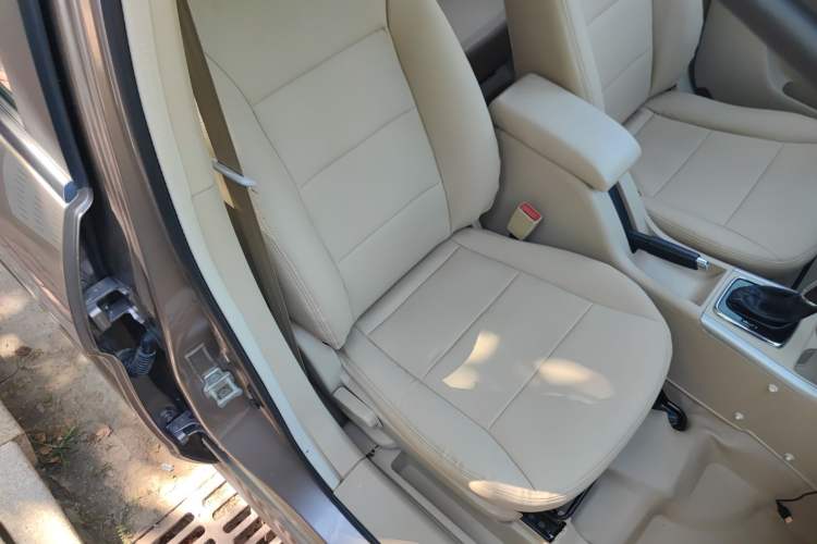 Used BAIC Off-Road E Series 2012 Hatchback 1.5L Automatic Leshang Version Right Front Seat