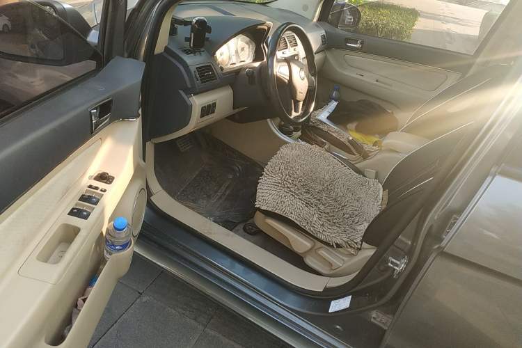 Used BAIC Off-Road E Series 2013 Hatchback 1.5L Automatic Lotte Edition Driver Seat