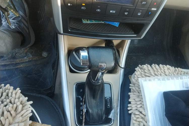 Used BAIC Off-Road E Series 2013 Hatchback 1.5L Automatic Lotte Edition Gear Lever