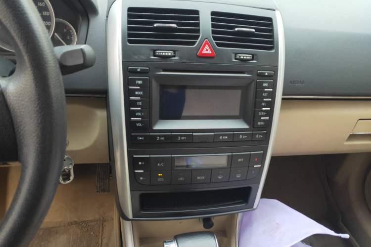 Used BAIC Off-Road E Series 2013 Sedan 1.5L Automatic Lotte Edition Audio And AC Panel