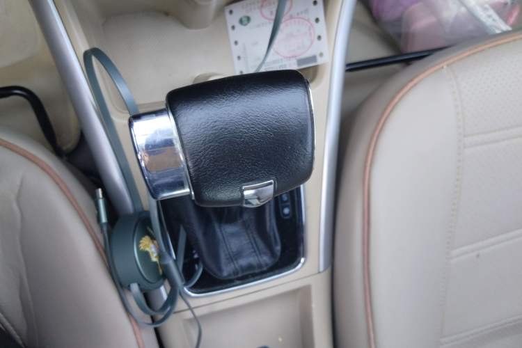 Used BAIC Off-Road E Series 2013 Hatchback 1.5L Automatic Lotte Edition Gear Lever