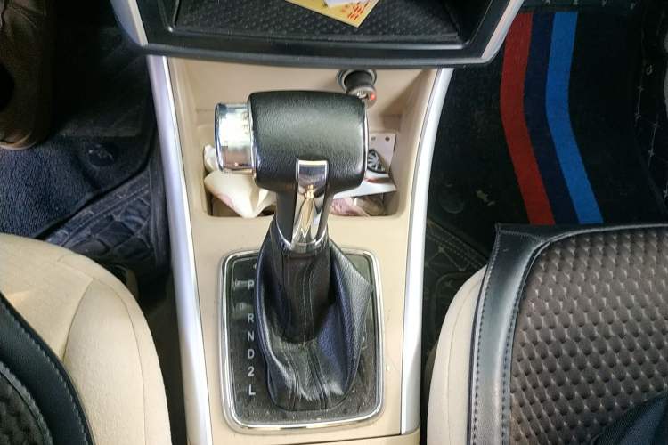 Used BAIC Off-Road E Series 2013 Hatchback 1.5L Automatic Lotte Edition Gear Lever