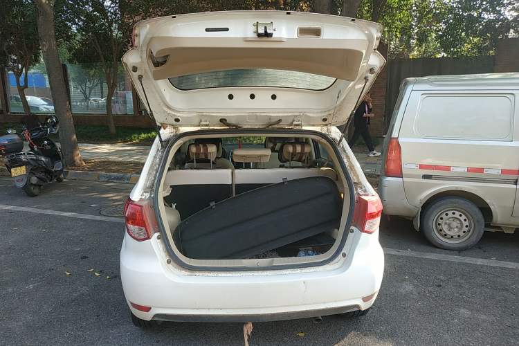 Used BAIC Off-Road E Series 2013 Hatchback 1.5L Automatic Lotte Edition Trunk