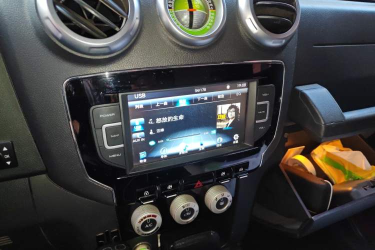 Used BAIC Off-Road F40 2019 2.3T Automatic Cube Edition Audio And AC Panel
