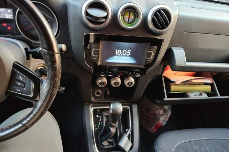 Used BAIC Off-Road F40 2019 2.3T Automatic Cube Edition Audio And AC Panel