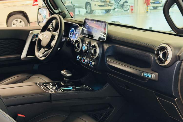 Used BAIC Off-Road F40 2021 2.0T Automatic Cube Edition Interior 5