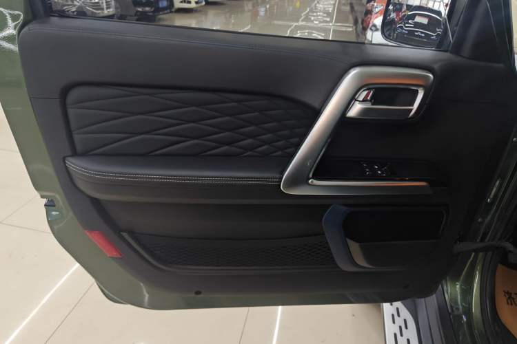 Used BAIC Off-Road F40 2021 2.0T Automatic Cube Edition Left Front Door Interior