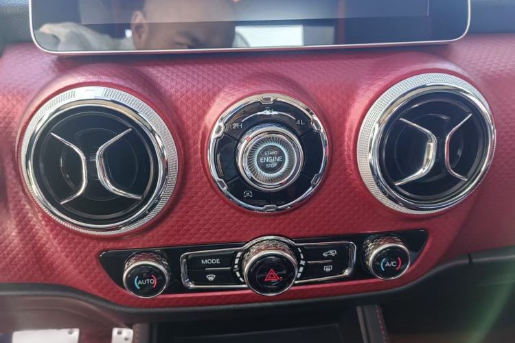 Used BAIC Off-Road F40 2021 2.0T Automatic Cube Edition Interior 11