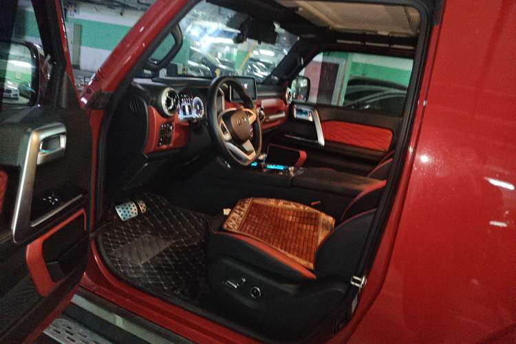 Used BAIC Off-Road F40 2021 2.0T Automatic Cube Edition Interior 4