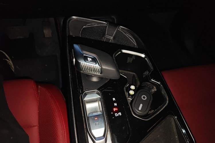Used BAIC Rubik 2022 1.5T DCT Diamond Edition Gear Lever