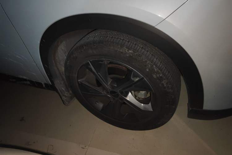 Used BAIC Rubik 2022 1.5T DCT Diamond Edition Right Front Wheel Hub