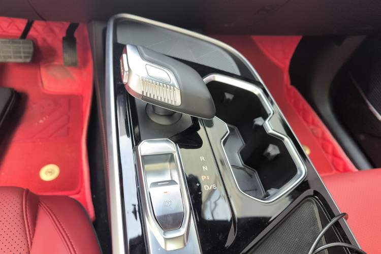 Used BAIC Rubik 2022 1.5T DCT Platinum Edition Gear Lever
