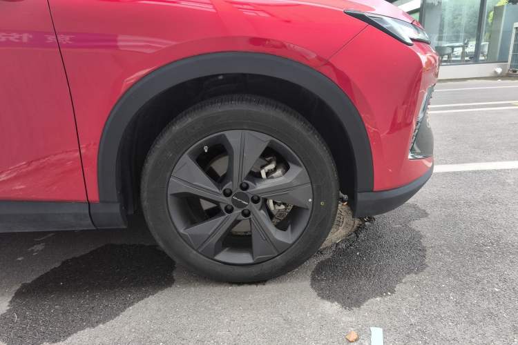 Used BAIC Rubik 2022 1.5T DCT Platinum Edition Right Front Wheel Hub