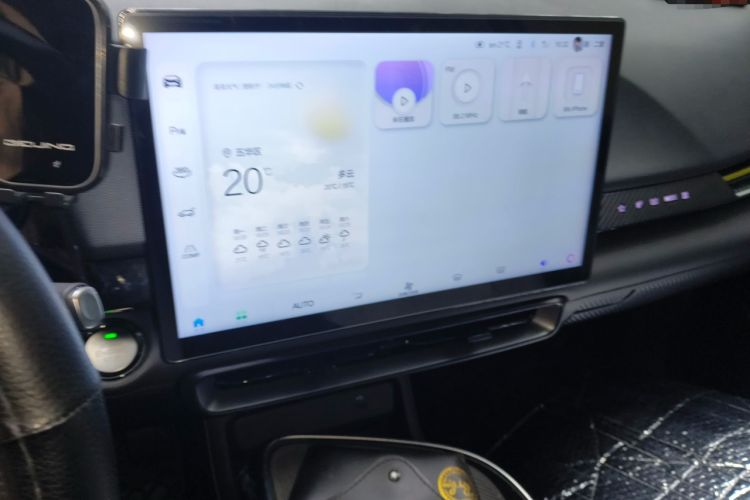Used BAIC Rubik 2022 1.5T DCT Diamond Edition Audio And AC Panel