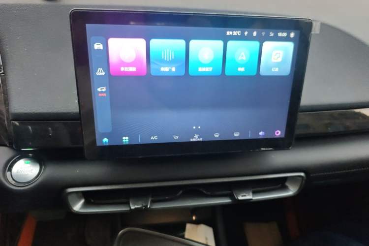 Used BAIC Rubik 2022 1.5T DCT Golden Edition Audio And AC Panel