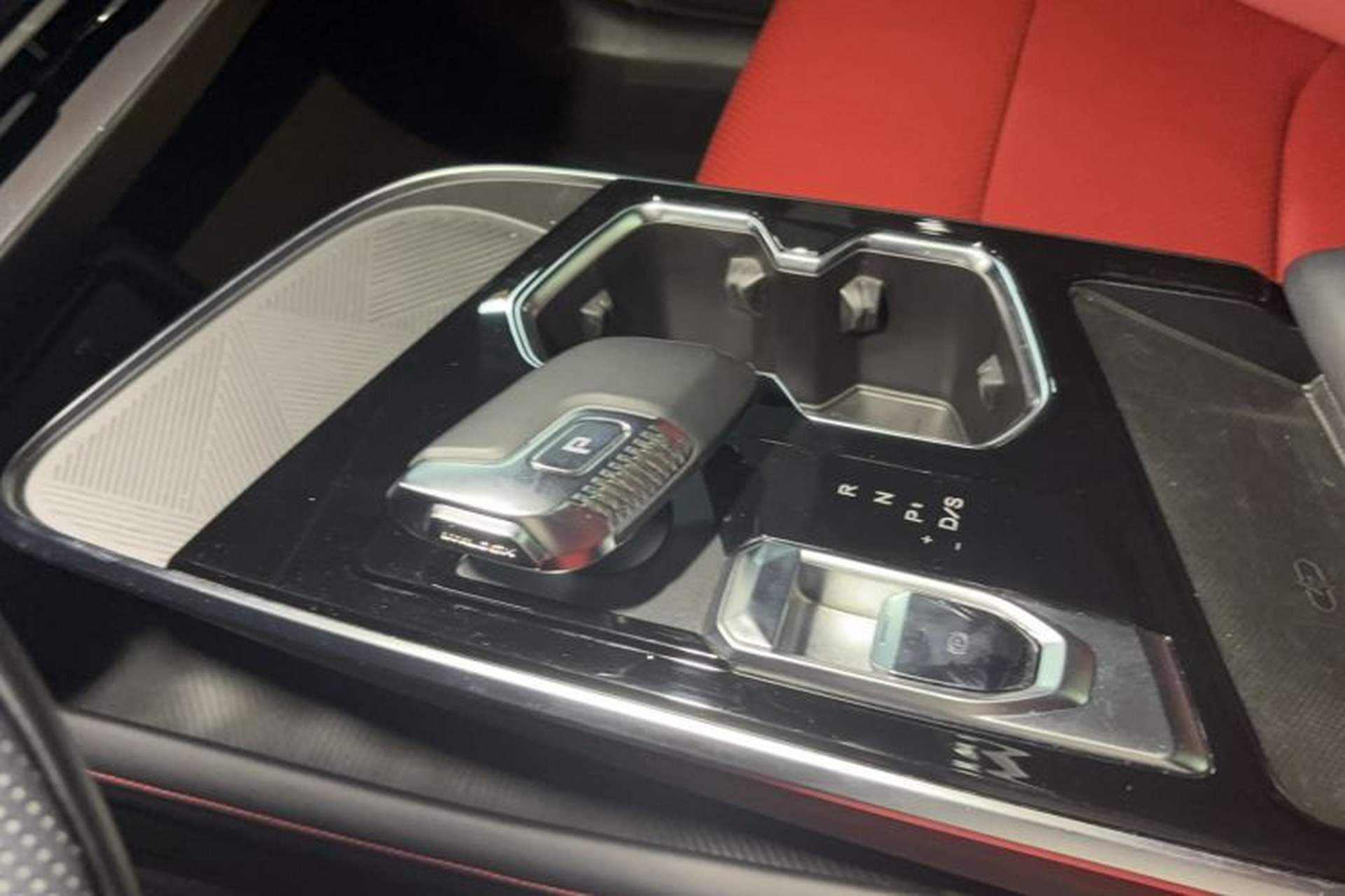 Used BAIC Rubik 2022 1.5T DCT Diamond Edition Gear Lever