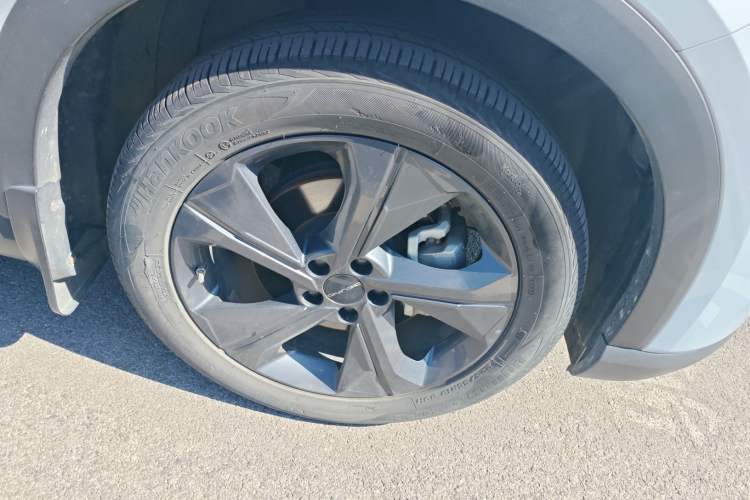 Used BAIC Rubik 2022 1.5T DCT Platinum Edition Right Front Wheel Hub