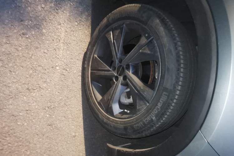 Used BAIC Rubik 2022 1.5T DCT Star Edition Right Front Wheel Hub