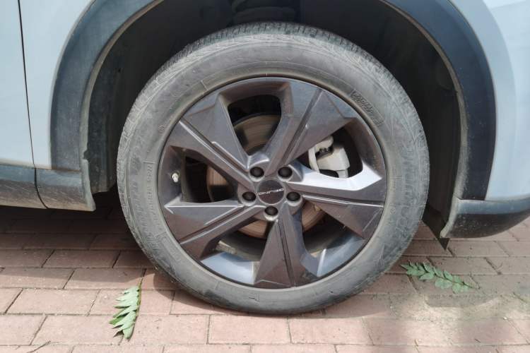 Used BAIC Rubik 2022 1.5T DCT Golden Edition Right Front Wheel Hub