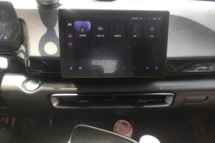 Used BAIC Rubik 2022 1.5T DCT Golden Edition Audio And AC Panel