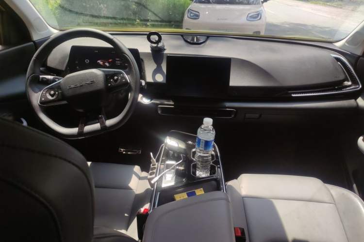 Used BAIC Rubik 2022 1.5T DCT Golden Edition Center Console