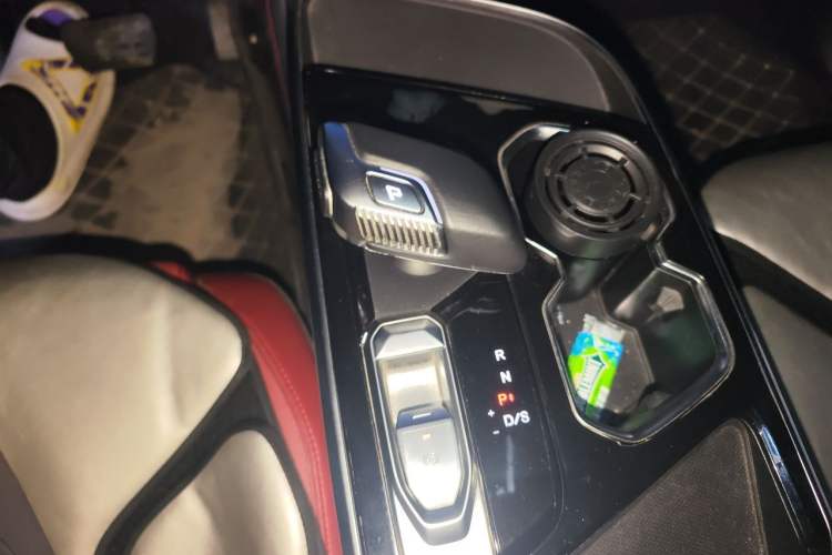 Used BAIC Rubik 2022 1.5T DCT Diamond Edition Gear Lever