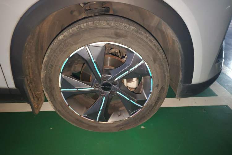 Used BAIC Rubik 2022 1.5T DCT Diamond Edition Right Front Wheel Hub