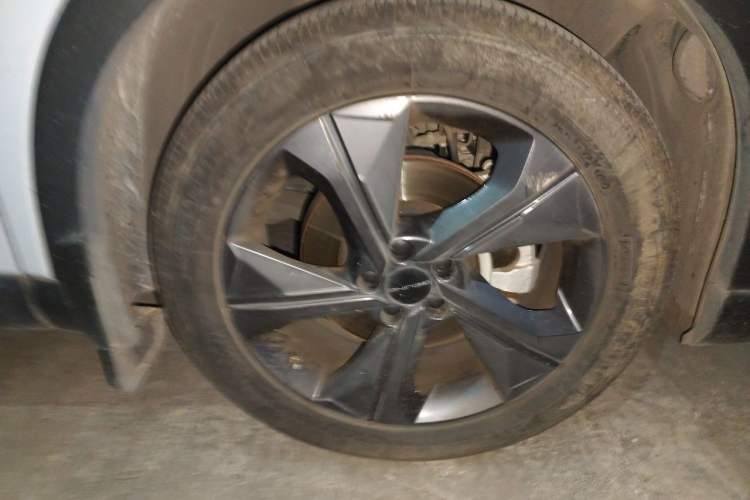 Used BAIC Rubik 2022 1.5T DCT Diamond Edition Right Front Wheel Hub