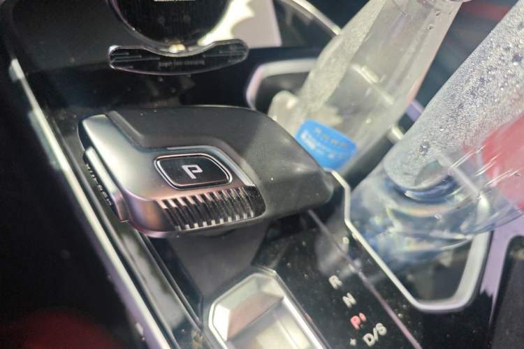 Used BAIC Rubik 2022 1.5T DCT Diamond Edition Gear Lever