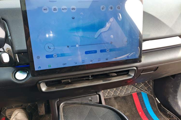 Used BAIC Rubik 2022 1.5T DCT Diamond Edition Audio And AC Panel
