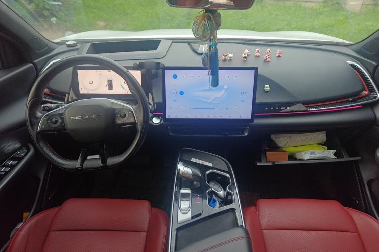Used BAIC Rubik 2022 1.5T DCT Diamond Edition Center Console
