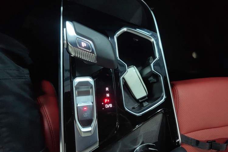 Used BAIC Rubik 2022 1.5T DCT Platinum Edition Gear Lever