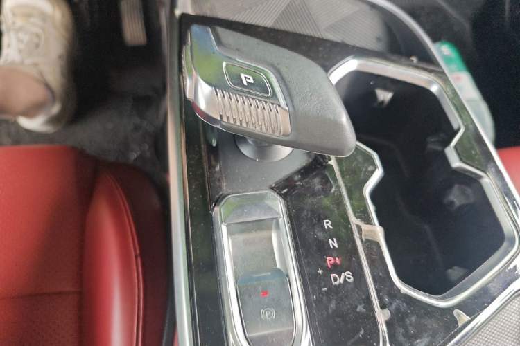 Used BAIC Rubik 2022 1.5T DCT Platinum Edition Gear Lever