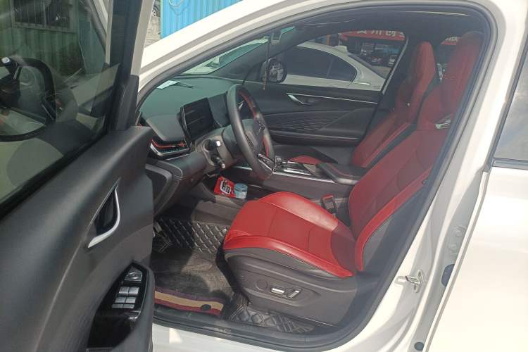 Used BAIC Rubik 2022 1.5T DCT Platinum Edition Interior 3